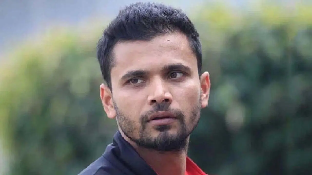 পাপনের ডাকে যে কারণে বিসিবিতে গিয়েছিলেন মাশরাফি