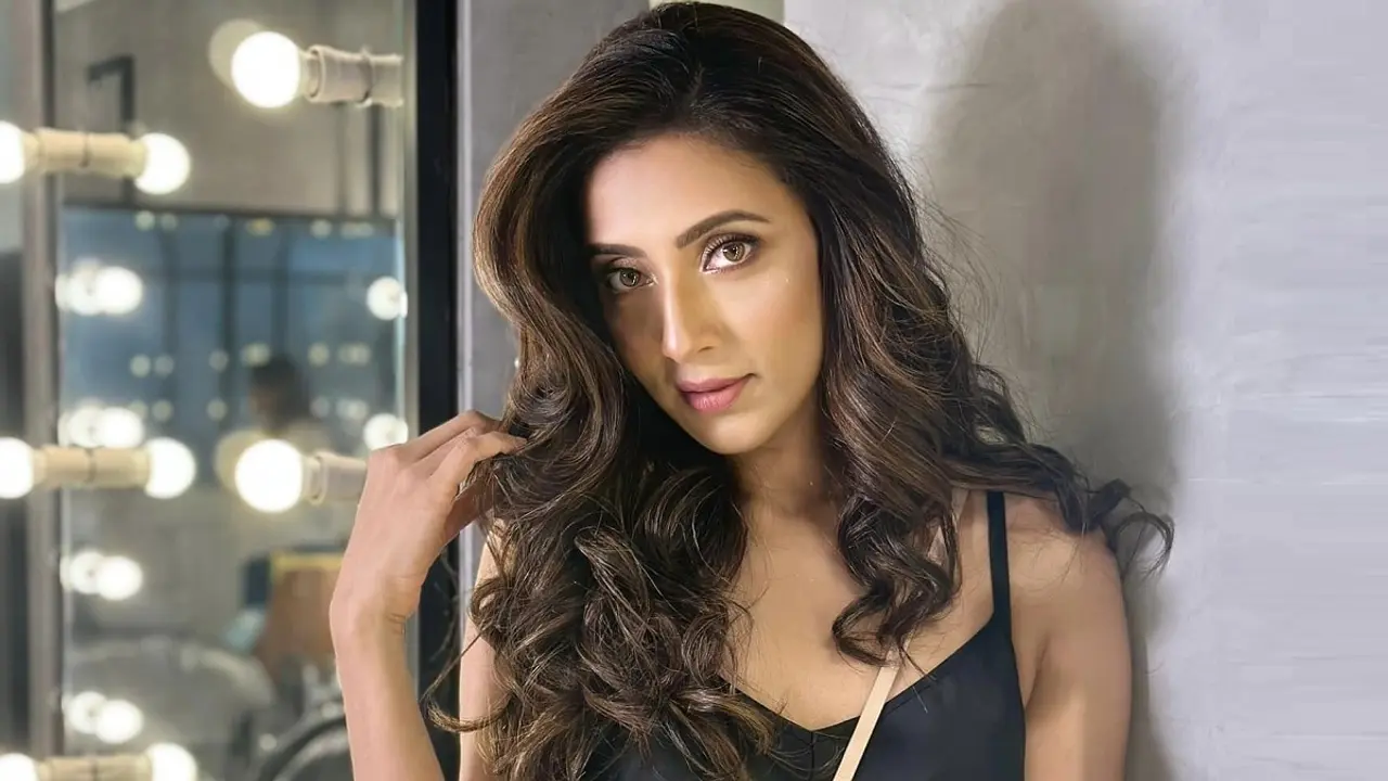 মাত্র দুইটা ড্রেসেই পুরো সিনেমা শেষ করলেন মিম