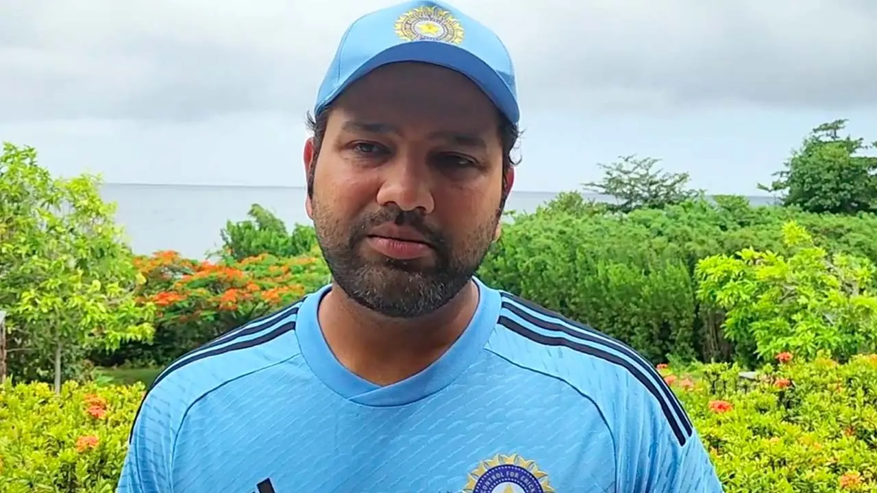 আইফোন খোয়া গেছে রোহিতের!