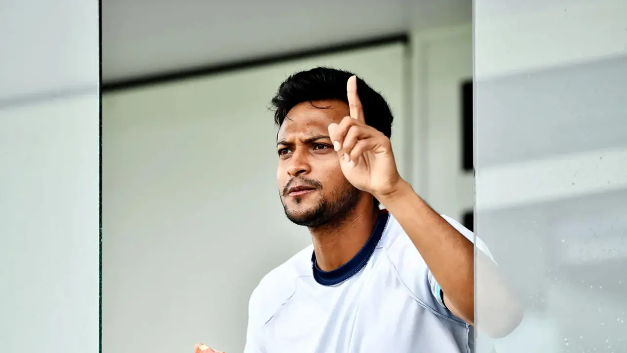 অধিনায়কত্ব ছাড়ছেন সাকিব?