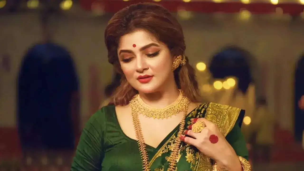 টালিপাড়ায় শেক্সপিয়ারের হ্যামলেট, ওফেলিয়া হচ্ছেন শ্রাবন্তী