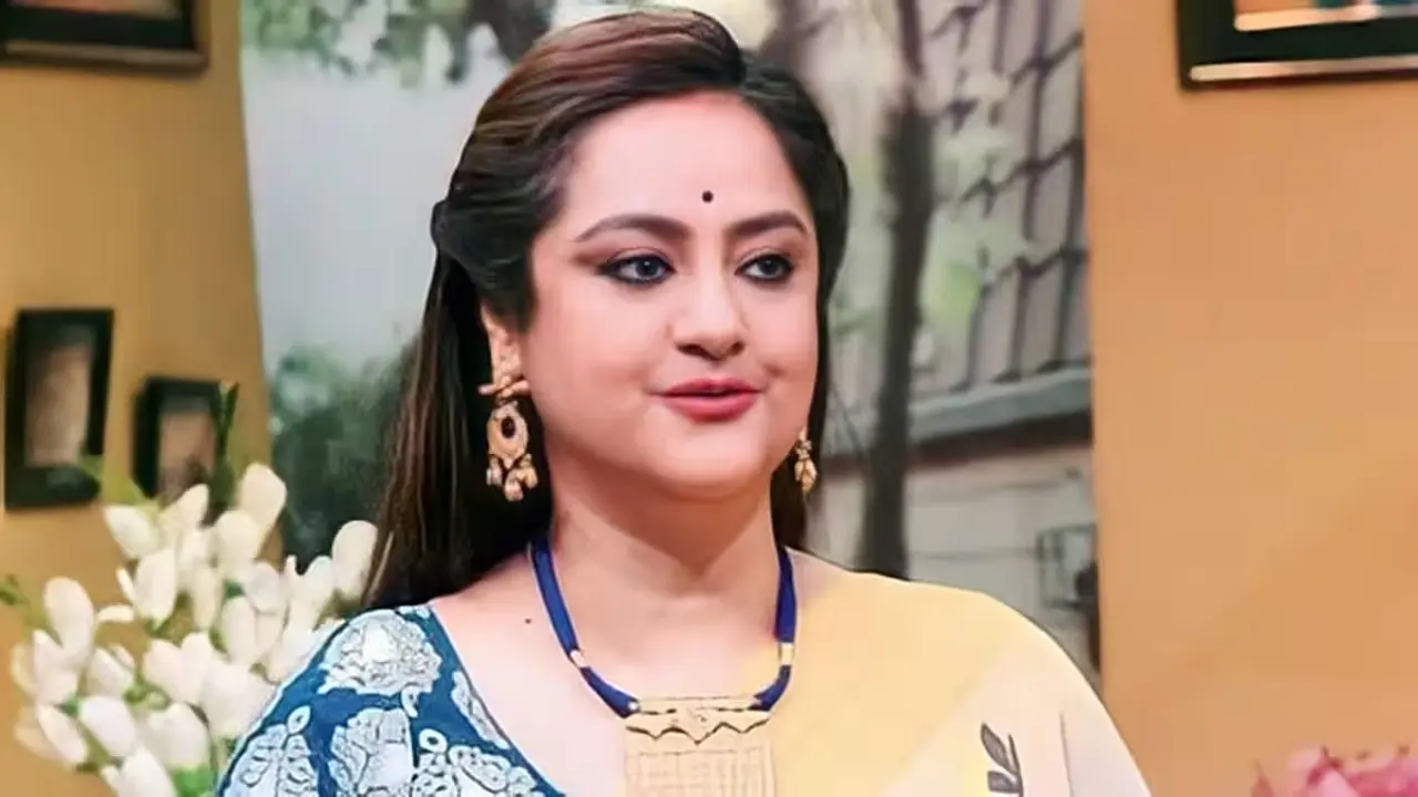 ঢাকাই জামদানি কলকাতায় লাখ টাকায় বিক্রি করছেন অভিনেত্রী
