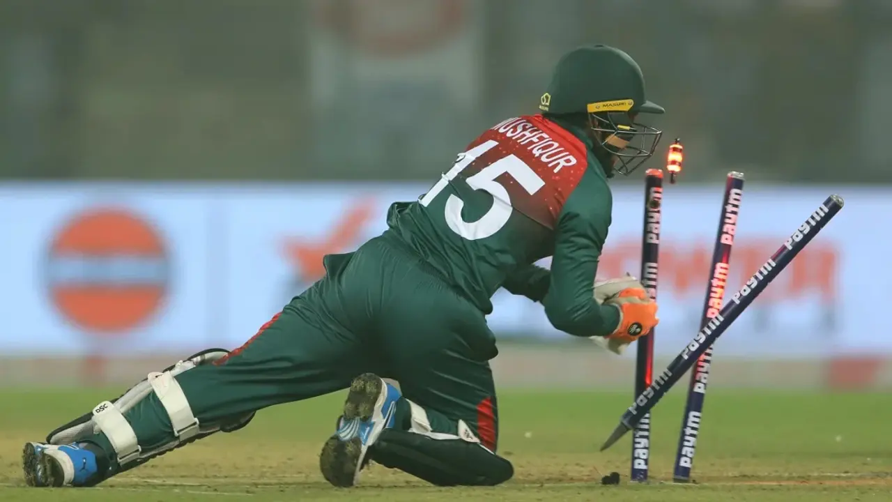 ইতিহাস গড়ে ধোনি-সাঙ্গাকারাদের পাশে মুশফিক