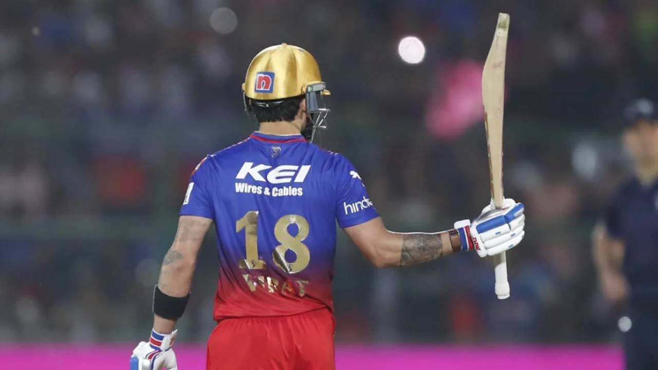 এক সেঞ্চুরিতে প্রশংসা ও সমালোচনা দুটোই পেলেন কোহলি