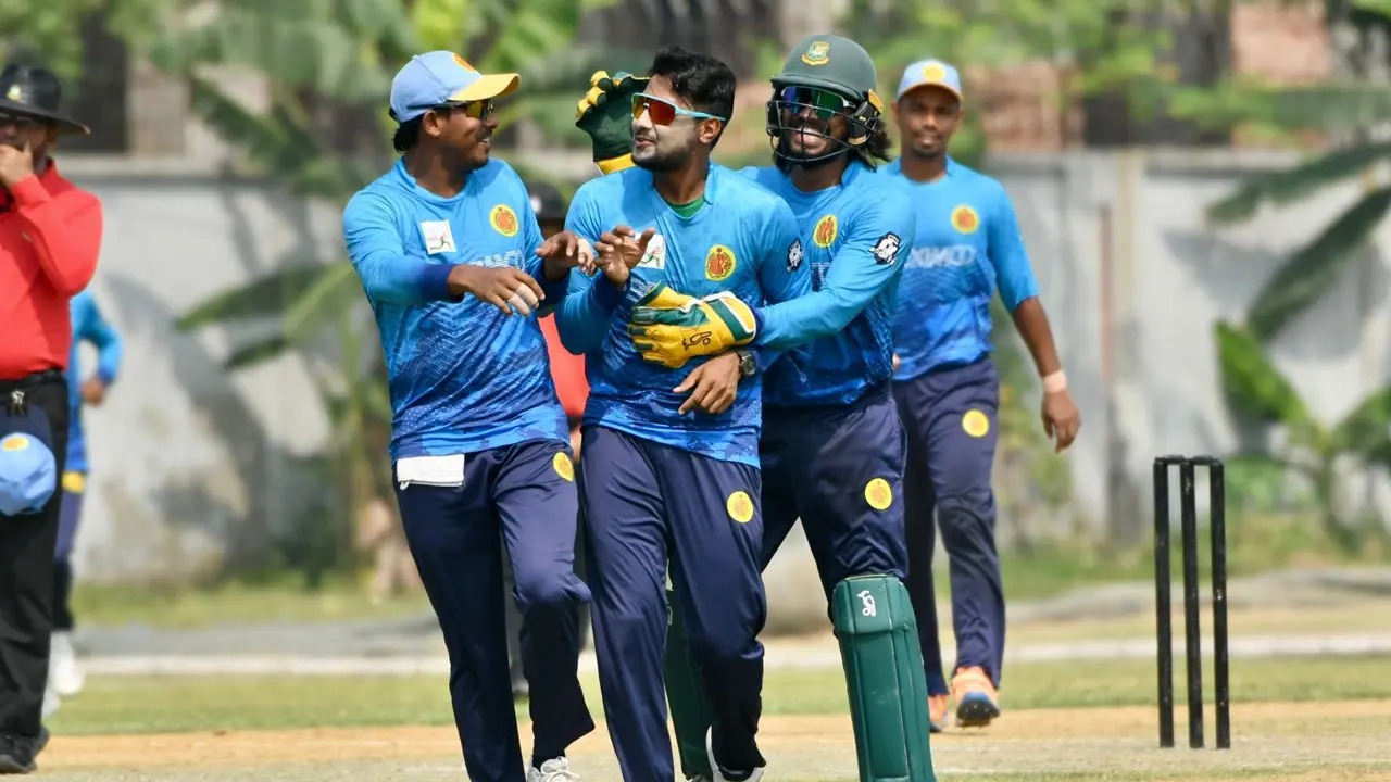 কোনো ম্যাচ না হেরেই ডিপিএলের চ্যাম্পিয়ন আবাহনী