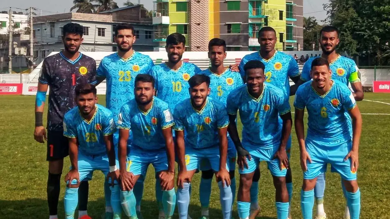 ফুটবলে আবাহনী ও পুলিশের জয়