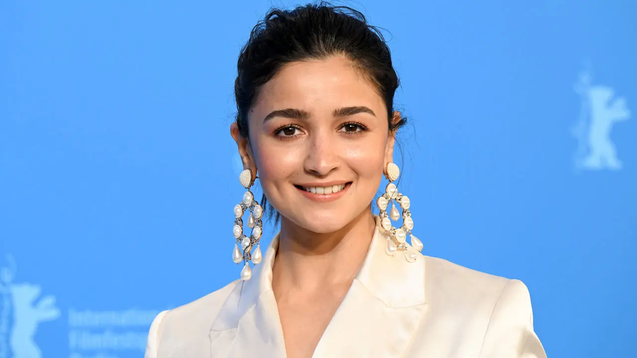 ‘লাভ অ্যান্ড ওয়ার’ সিনেমায় যে চরিত্রে দেখা যাবে আলিয়াকে