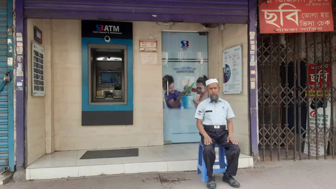‘১০ বছরে ২০ ঈদই কেটেছে টাকার মেশিন পাহারা দিয়ে’