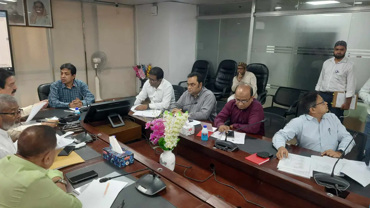 ৩ পয়সা ভাড়া কমাতে ‘টায়ার-তেলে’র গল্প, যা ঘটল বনানীতে