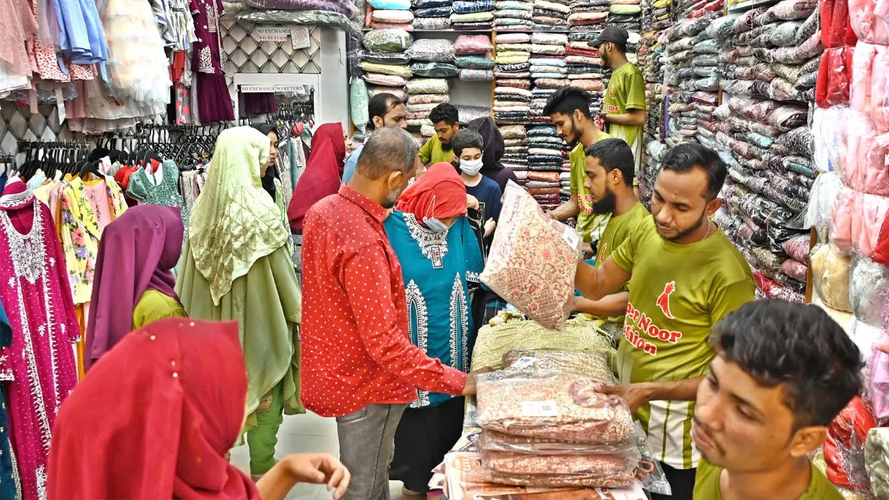 ঈদবাজারে ভারতীয় পণ্য, বড় অঙ্কের রাজস্ব হারাচ্ছে সরকার