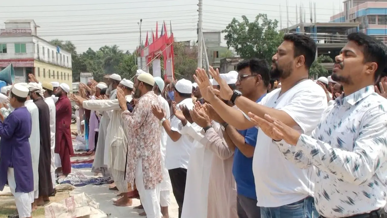চুয়াডাঙ্গায় কমেছে তাপমাত্রা, বৃষ্টির জন্য কাঁদলেন মুসল্লিরা