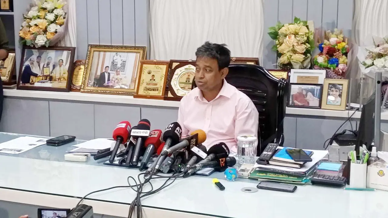 পরীক্ষার আগেই হবু শিক্ষকদের হাতে পৌঁছে যায় উত্তরপত্র