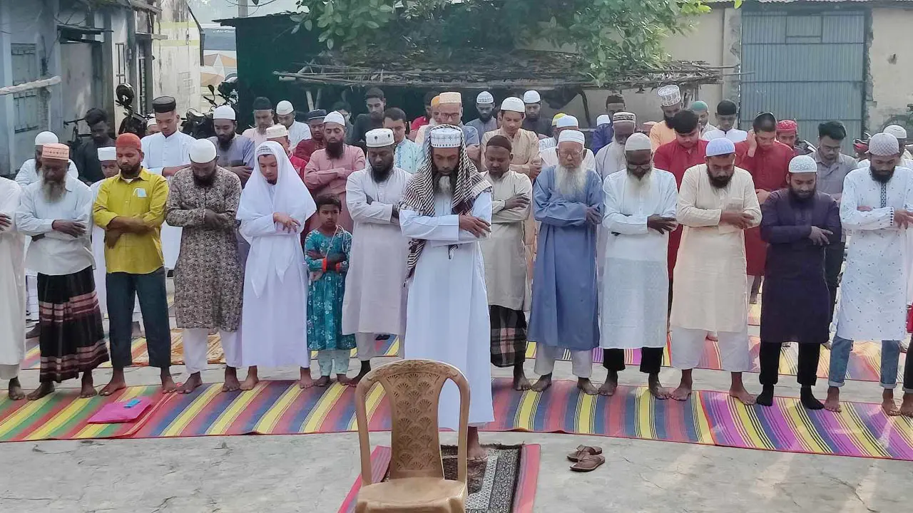 সৌদির সঙ্গে মিল রেখে ঝিনাইদহে ঈদুল ফিতরের জামাত 