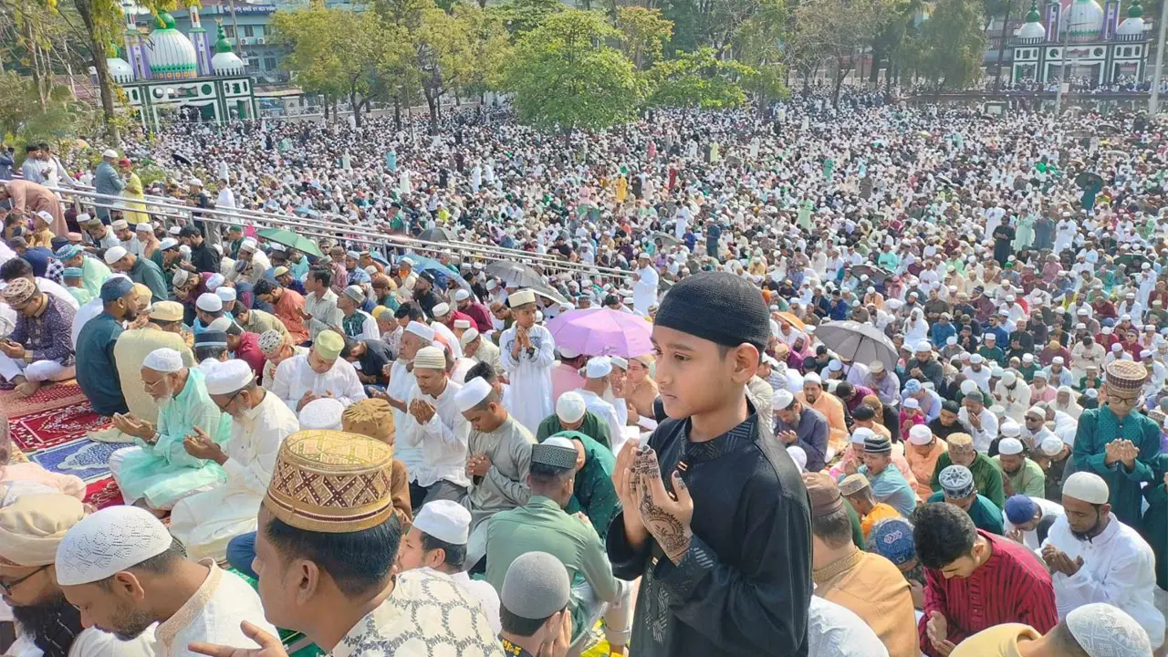 সিলেটে ঈদুল ফিতরের জামাত অনুষ্ঠিত 