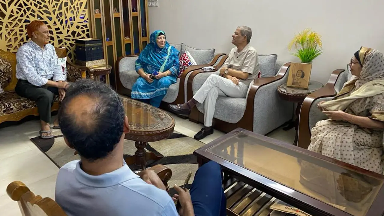 কারাবন্দি বিএনপি নেতা খোকনের বাসায় মির্জা ফখরুল