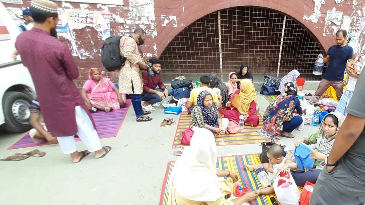 ‘নামাজ পড়ে এসে দেখি দাউ দাউ করে আগুন জ্বলছে’