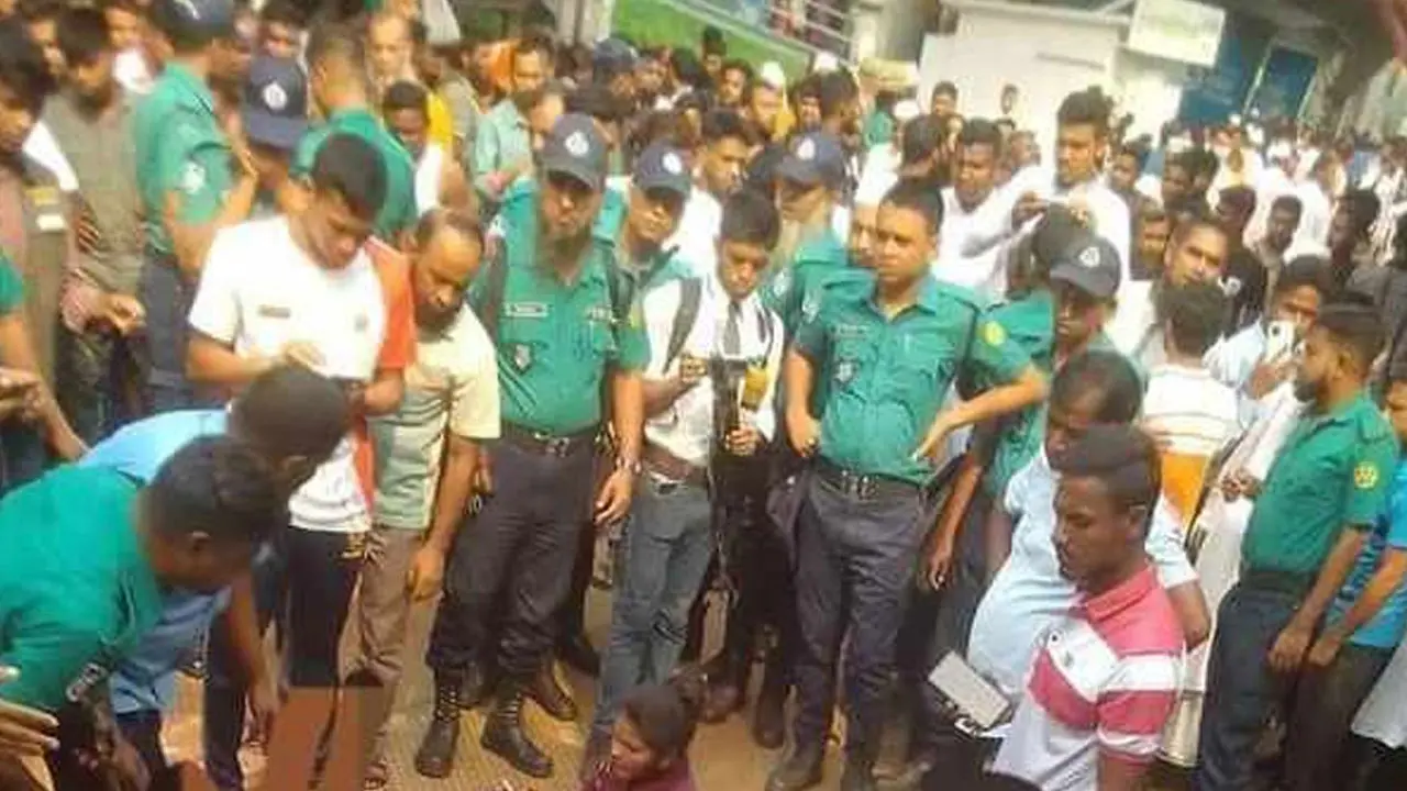 পন্টুনে বাঁধা লঞ্চের সংযোগ রশি ছিঁড়ে নারী-শিশুসহ নিহত ৫