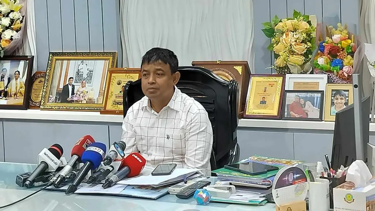 বাসায় সার্টিফিকেট বানান বোর্ড কর্মকর্তা, বিক্রি হয় ৩৫ হাজারে