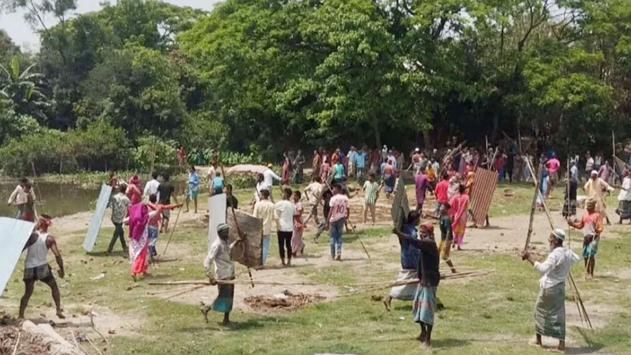 গরুকে ঘাস খাওয়ানো নিয়ে দুই পক্ষের সংঘর্ষে আহত ৩৫