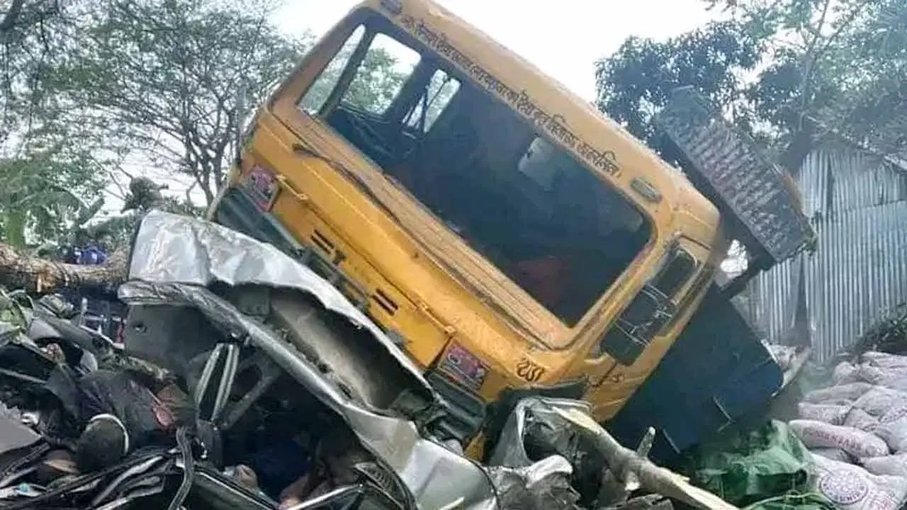 ঝালকাঠিতে ট্রাকচাপায় নিহতদের পরিচয় মিলেছে