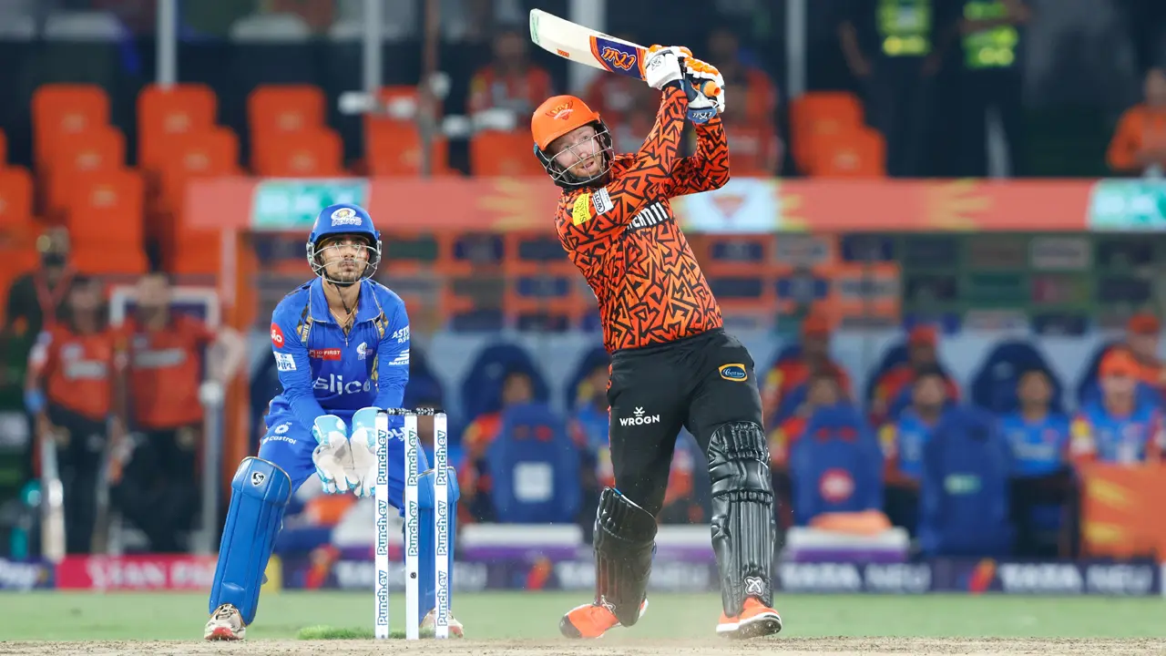 আইপিএলের ১৭তম ম্যাচে দ্রুততম ছক্কার রেকর্ড
