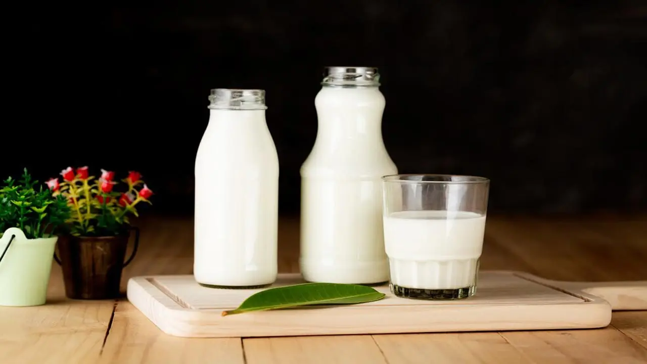 ঠান্ডা না গরম দুধ, কোনটি শরীরের জন্য ভালো?