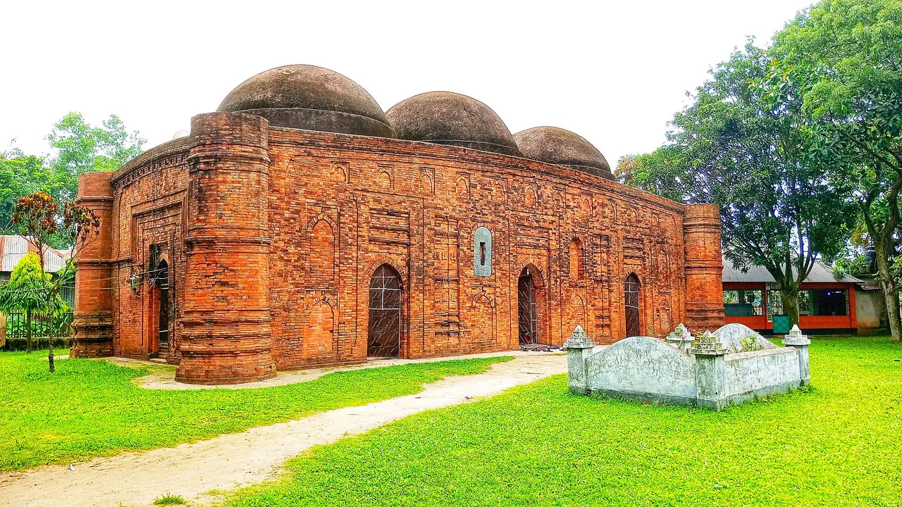 সুলতানি ও মোগল স্থাপত্যের মিশেলে দাঁড়িয়ে ৪৪২ বছরের খেরুয়া মসজিদ