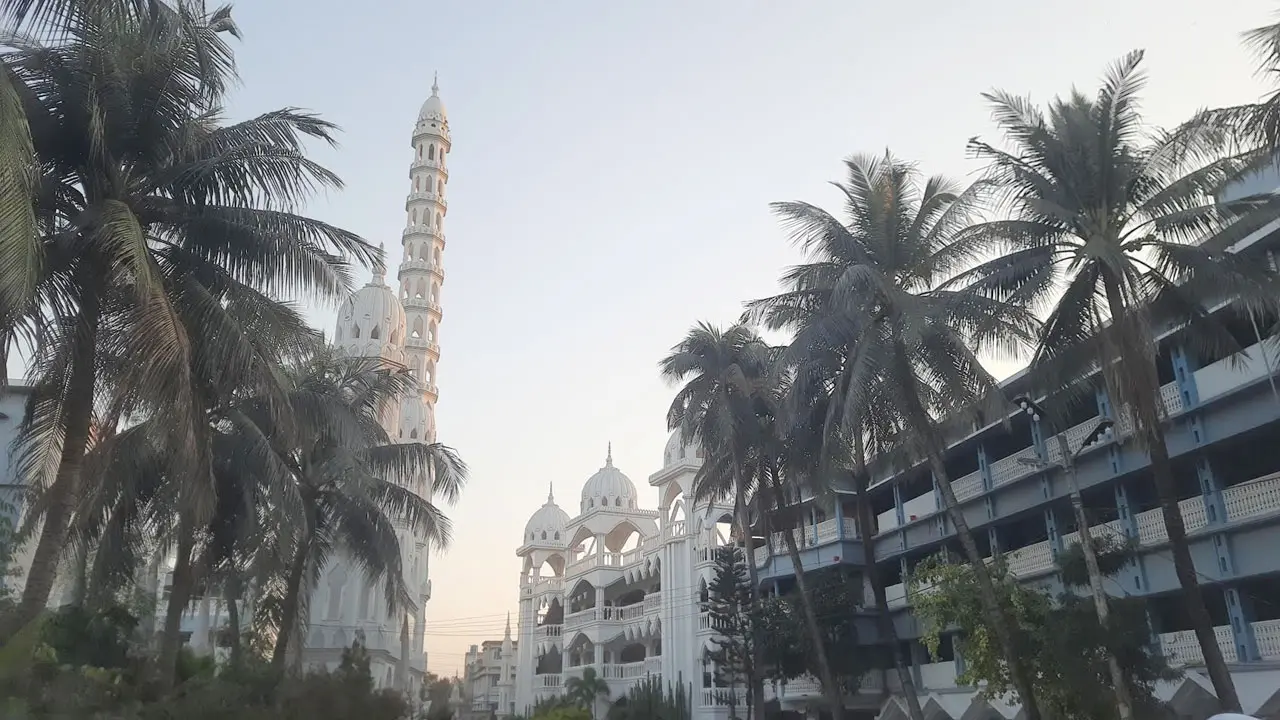 নির্মাণশৈলীতে অনন্য সুউচ্চ মিনার সম্বলিত তালাবওয়ালা মসজিদ