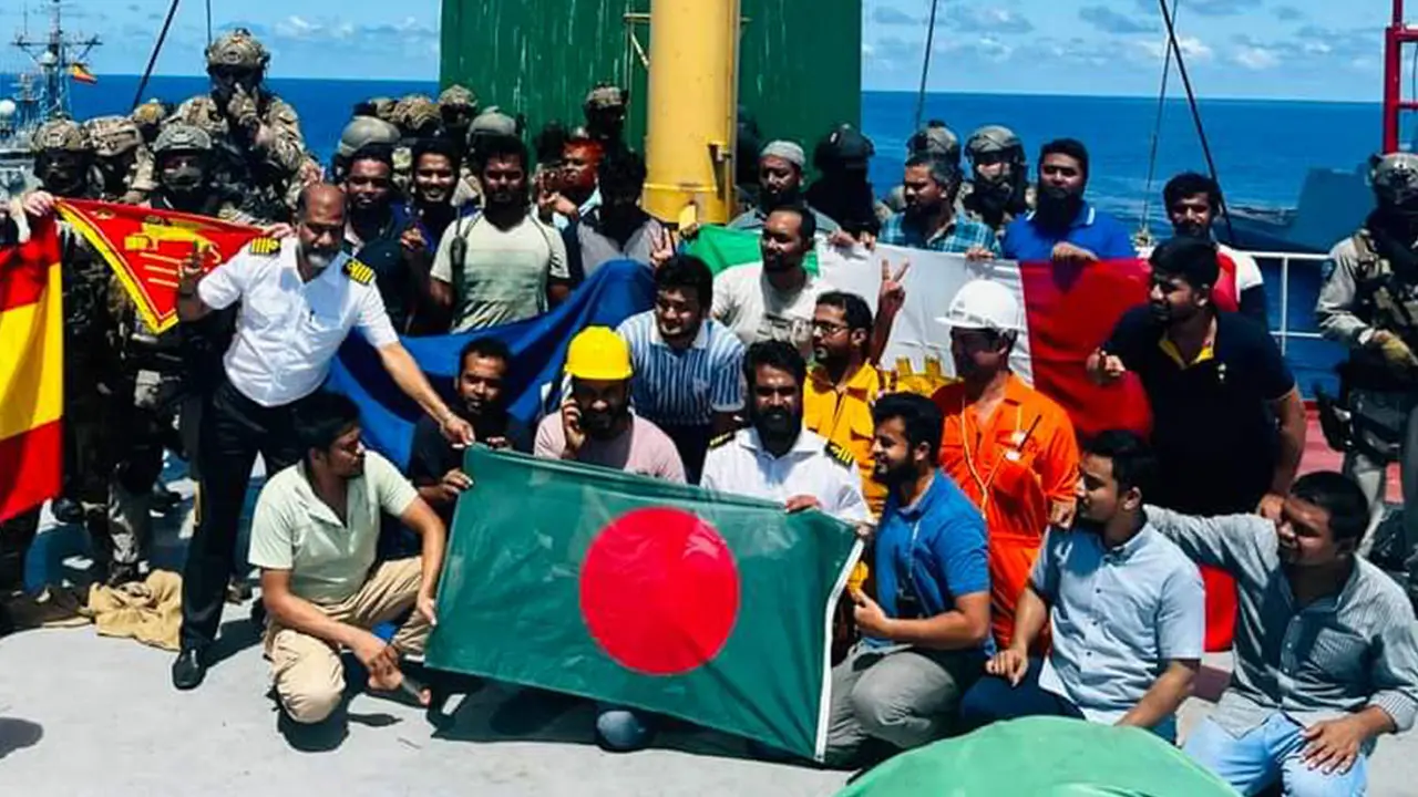 জিম্মিদশা থেকে মুক্তির পর যা বললেন জাহাজের প্রধান কর্মকর্তা