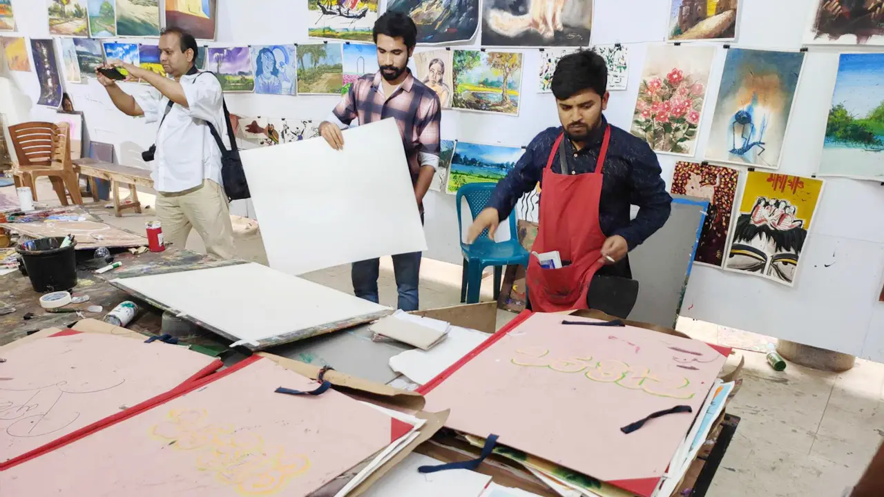 নববর্ষ বরণে চলছে শেষ মুহূর্তের প্রস্তুতি
