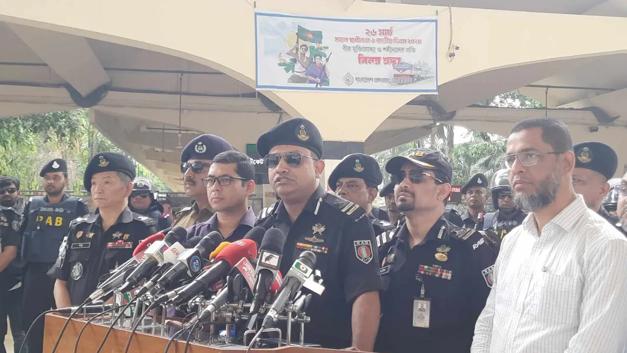 রেলে ভোগান্তির জন্য দায়ী একজন দালালও যদি পাই, কঠোর ব্যবস্থা
