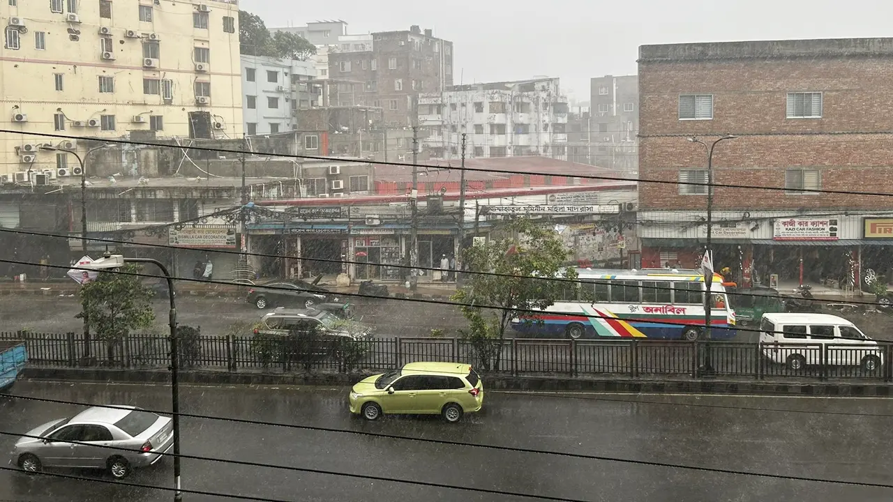আজও ঢাকায় স্বস্তির বৃষ্টি