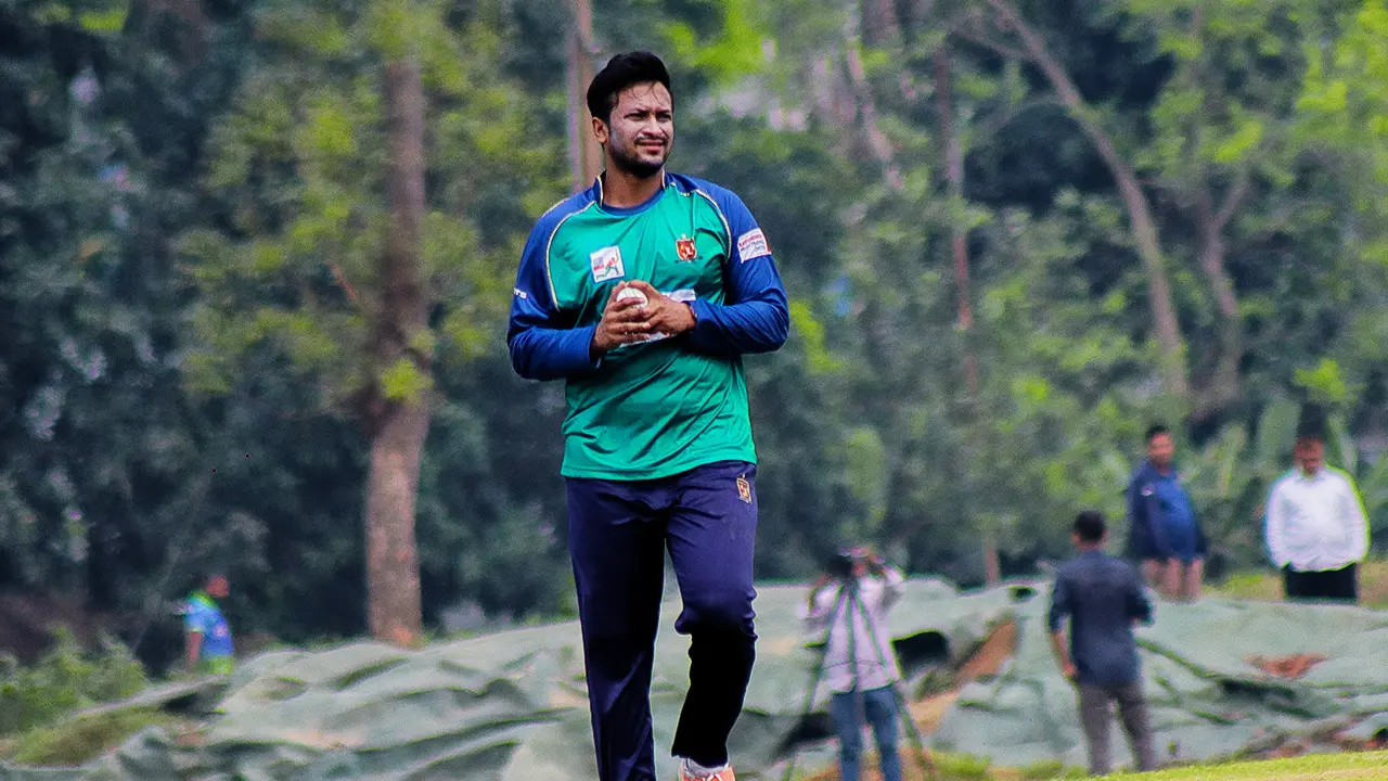 কবে দেশে ফিরবেন সাকিব, খেলবেন সুপার লিগে? 