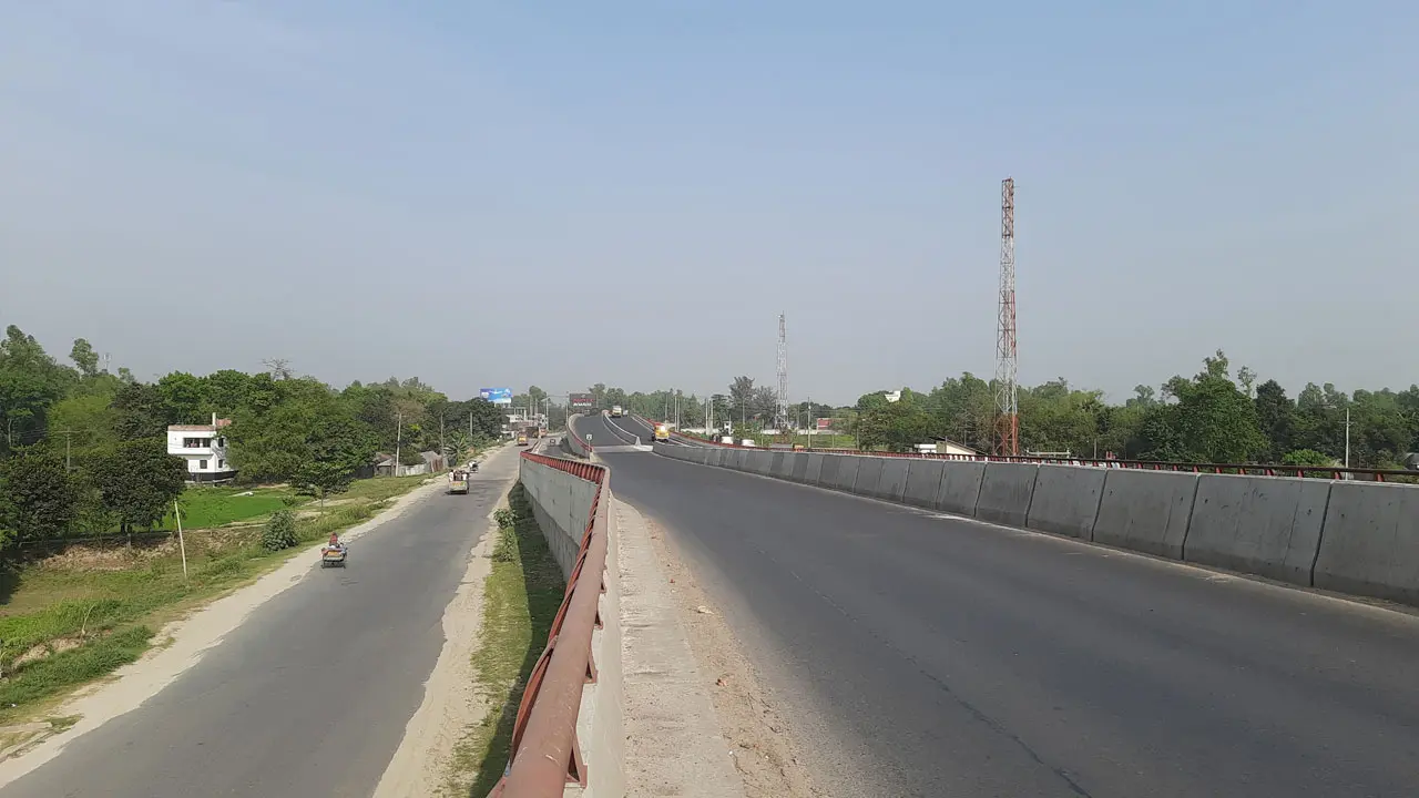 ঈদের একদিন আগেই ফাঁকা উত্তরের মহাসড়ক 