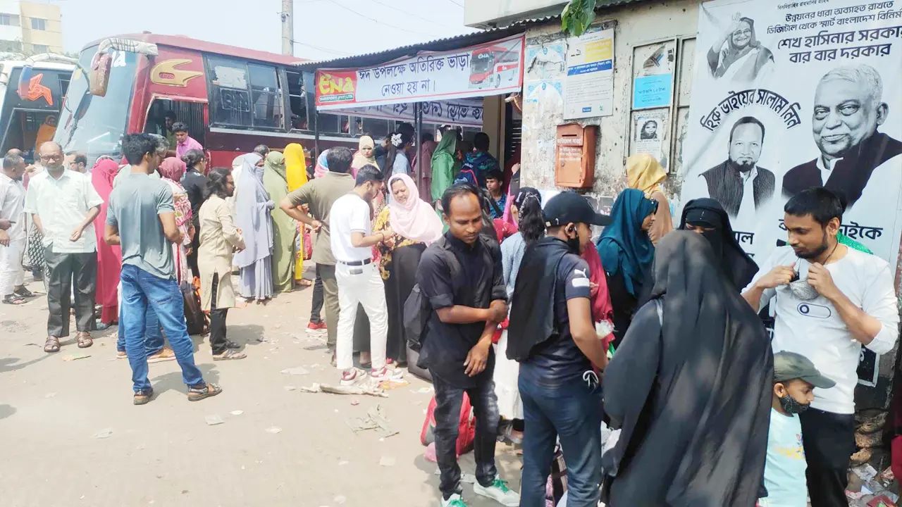 ঈদের দ্বিতীয় দিনও বাস টার্মিনালে ঘরমুখো মানুষের ঢল