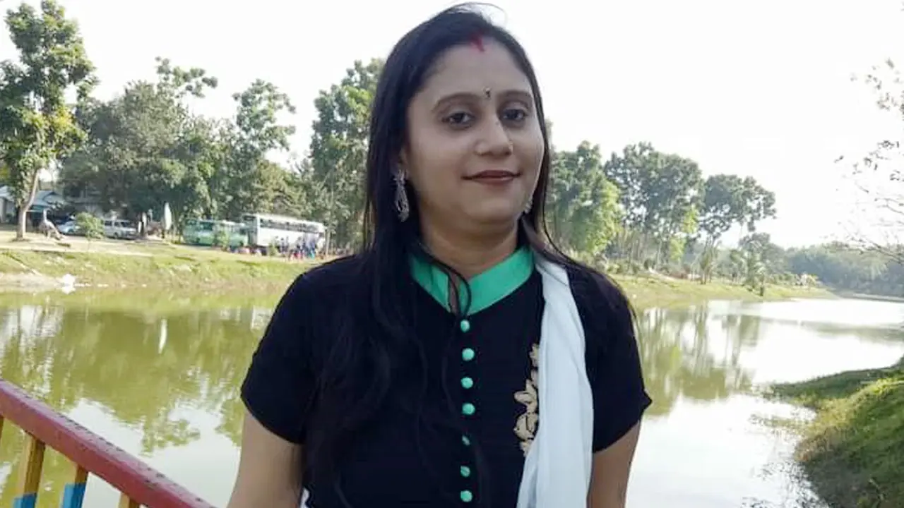 দলের নির্দেশ উপেক্ষা করে মনোনয়নপত্র জমা দিলেন এমপির পুত্রবধূ