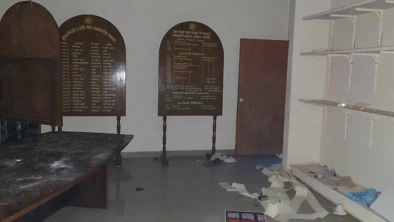 শেখ কামালের হাতে গড়া আবাহনী ক্লাবে ভাঙচুর 