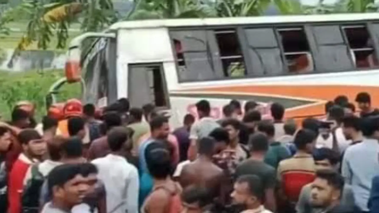 বেগমগঞ্জে বাসচাপায় মা-ছেলেসহ নিহত ৩