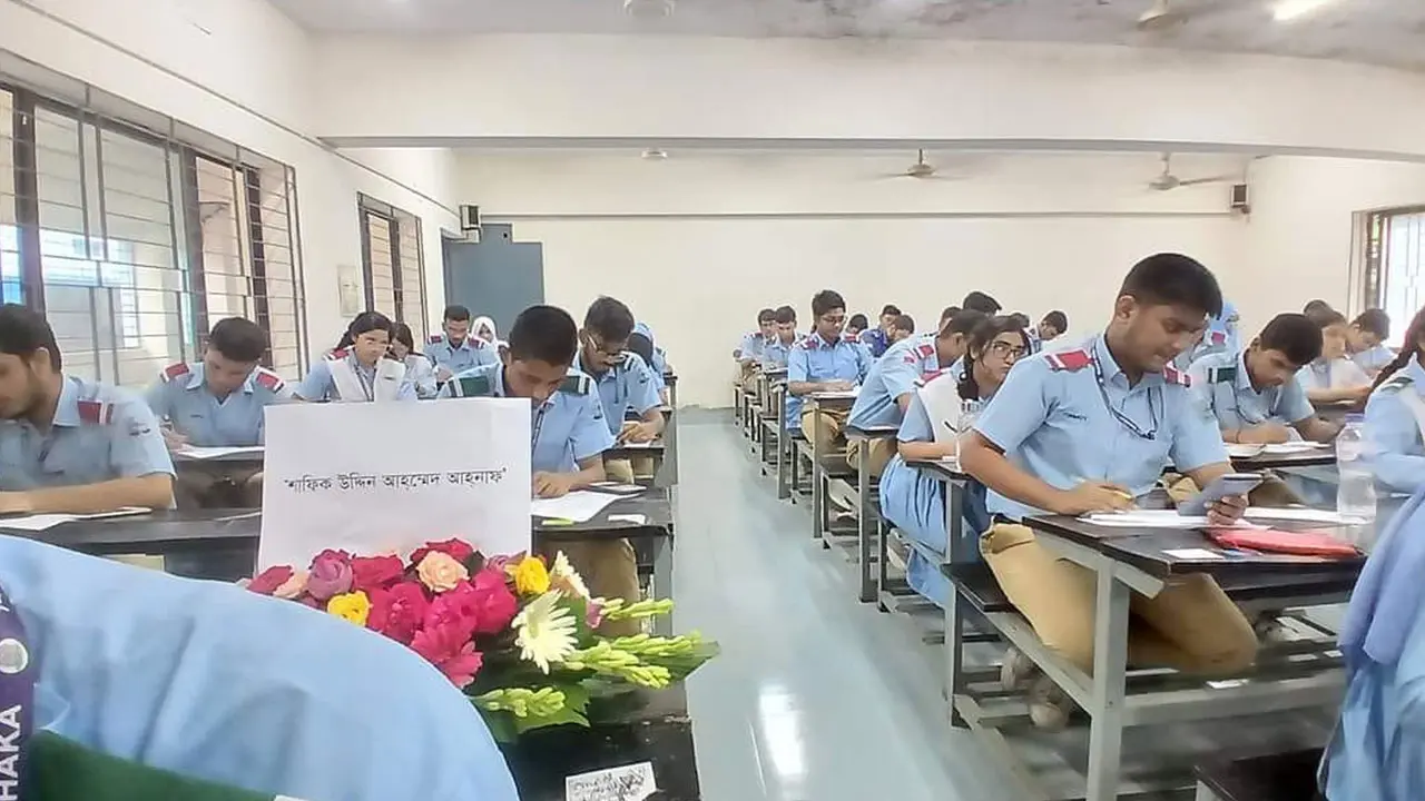 ফুল হয়ে পরীক্ষায় অংশ নিলো ‘শহীদ’ আহনাফ