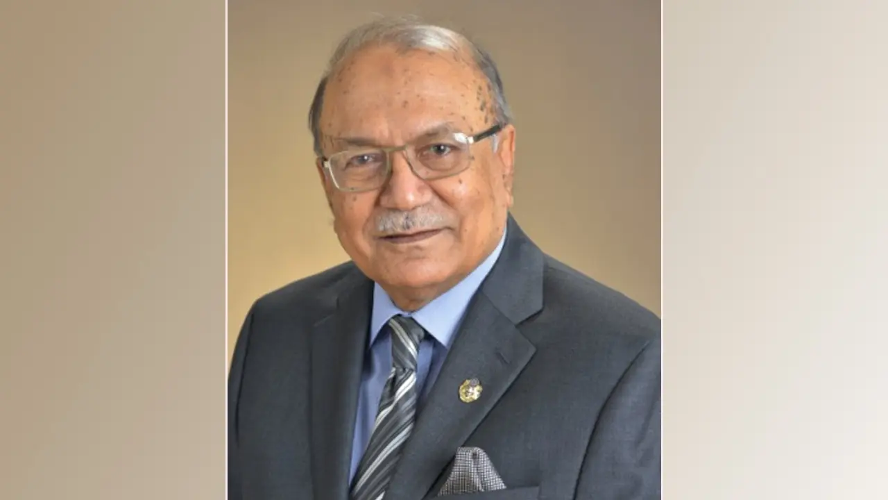 ২৫ বছর পর চেয়ারম্যান পদ থেকে কাজী আকরামের পদত্যাগ  