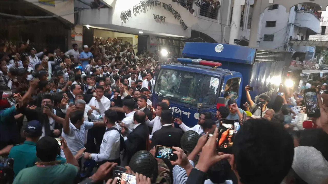 আদালতে নেওয়া হয়েছে সালমান এফ রহমান-আনিসুল হককে