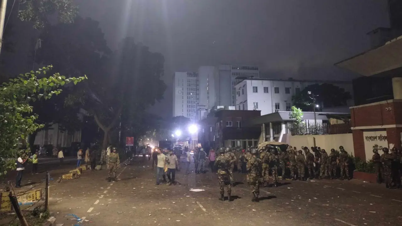 সেনাবাহিনীর সহায়তায় আটকা পড়া আনসারদের উদ্ধার
