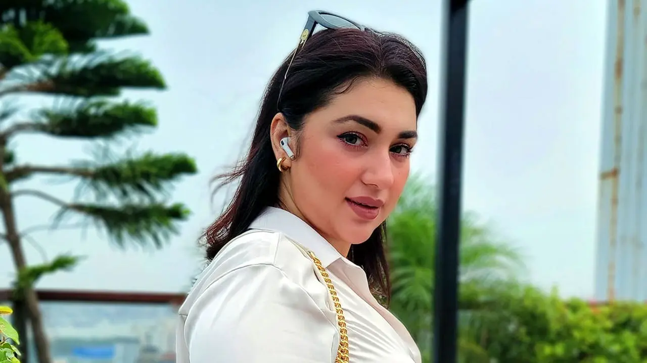 ফিতা কাটতে পারেন, বন্যার্তদের কাছে যেতে পারেন না- তোপের মুখে অপু