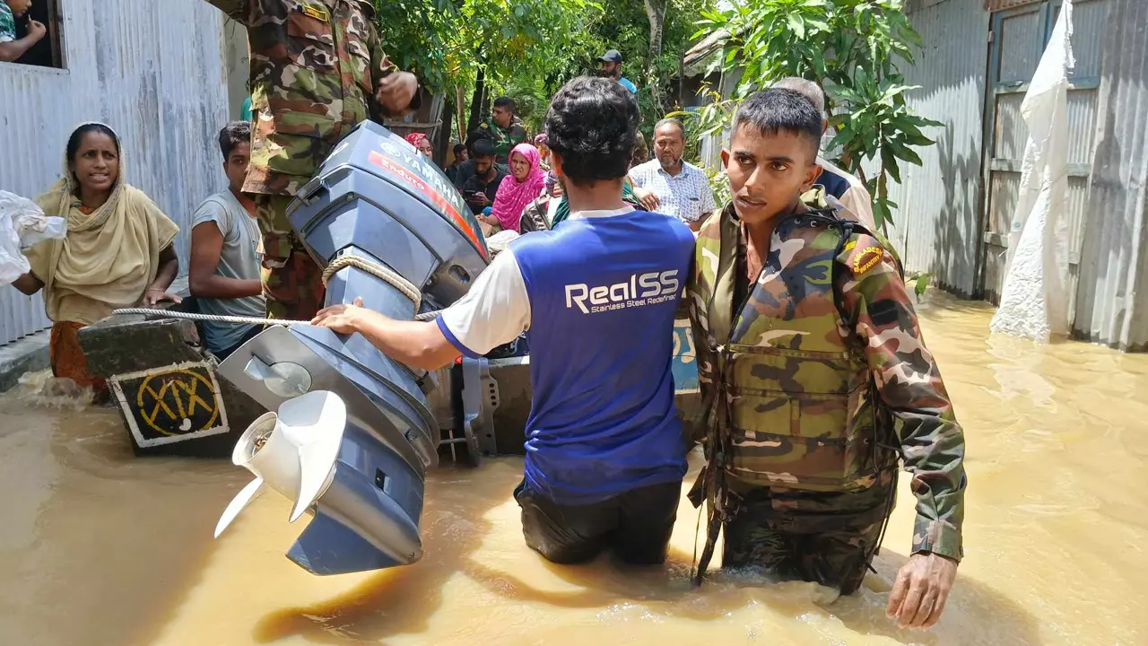 ৩৫০ জনের অধিক বন্যার্তদের উদ্ধার করেন লেফটেন্যান্ট বায়েজিদ