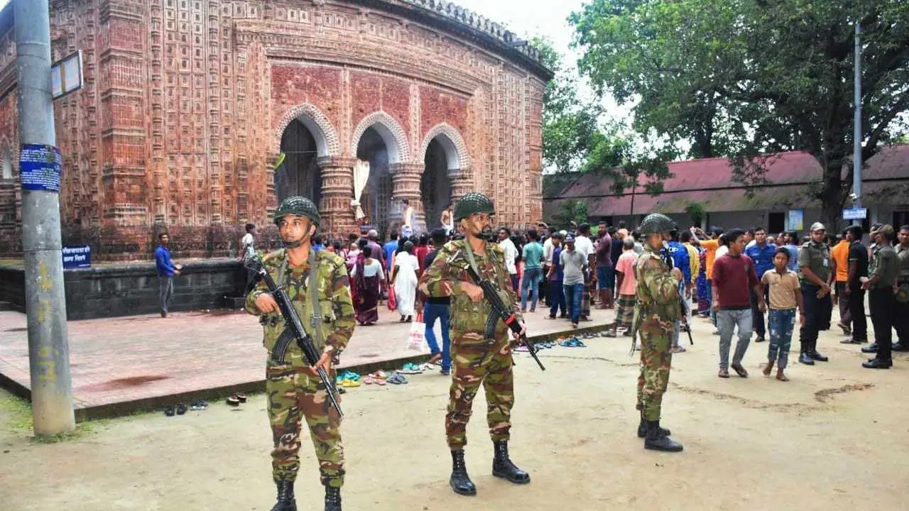 ঐতিহ্যবাহী যুগল বিগ্রহ অনুষ্ঠানের নিরাপত্তা দিয়েছে সেনাবাহিনী