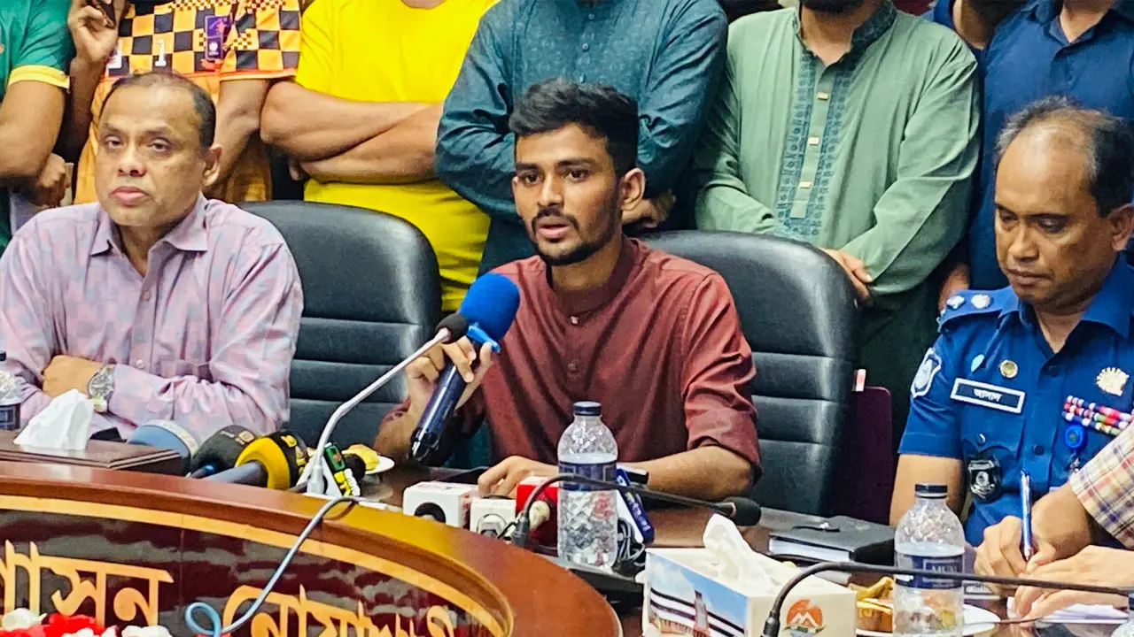 বন্যা আমাদের ঐক্যবদ্ধ করেছে : আসিফ মাহমুদ