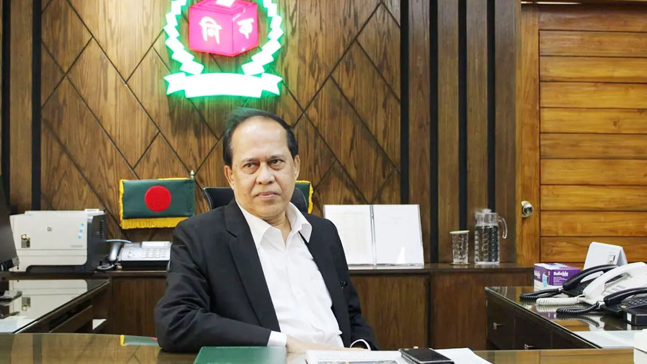 প্রস্তুত আউয়াল কমিশন, ওপরের সিগন্যাল আসলেই পদত্যাগ