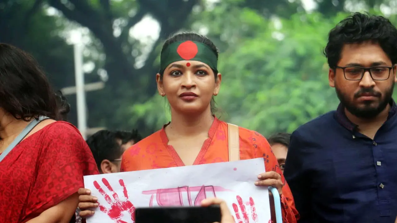 মধ্যরাতে নারীদের পদযাত্রায় নেমে আসার আহ্বান বাঁধনের