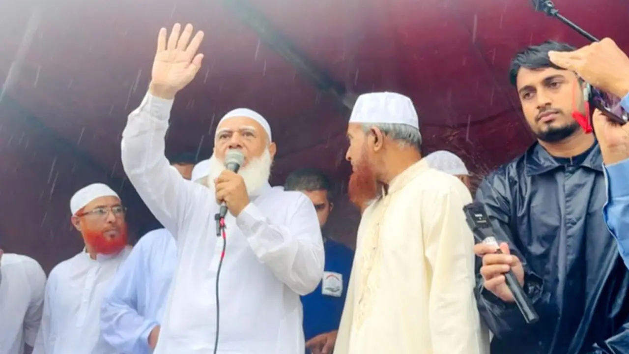 বন্যায় দুর্দশাগ্রস্তদের কাছে ছুটে যাওয়াই এখন জামায়াতের প্রধান কাজ