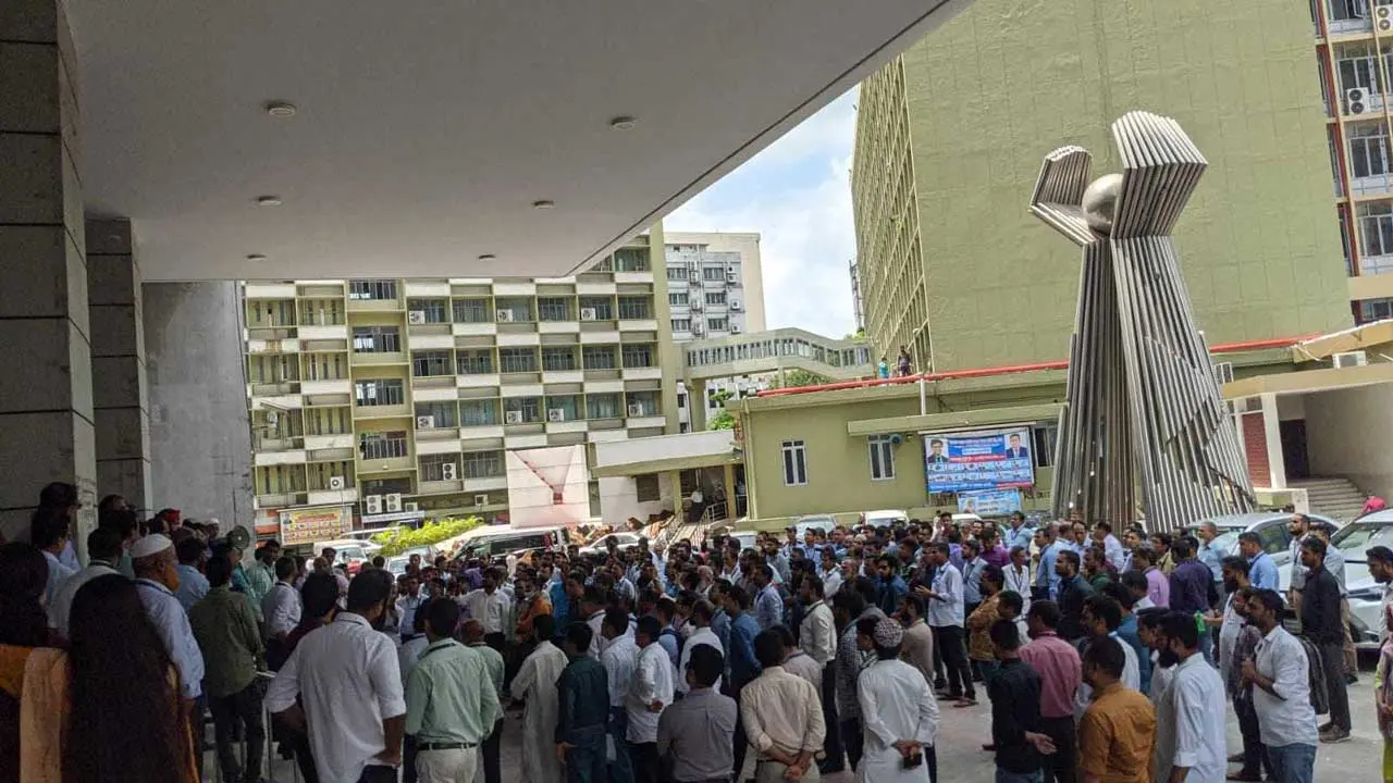অভিভাবকহীন ব্যাংক খাত, নাজুক অবস্থার মধ্যে চলছে অস্থিরতা